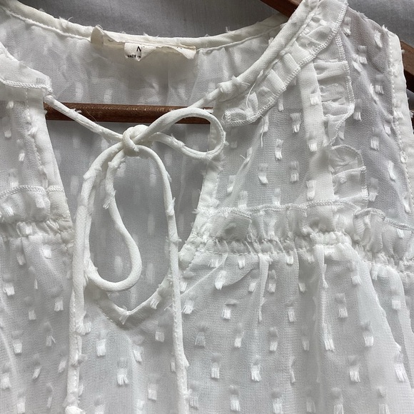 Love Stitch white sheer patterned sleeveless top, size medium - Picture 5 of 9